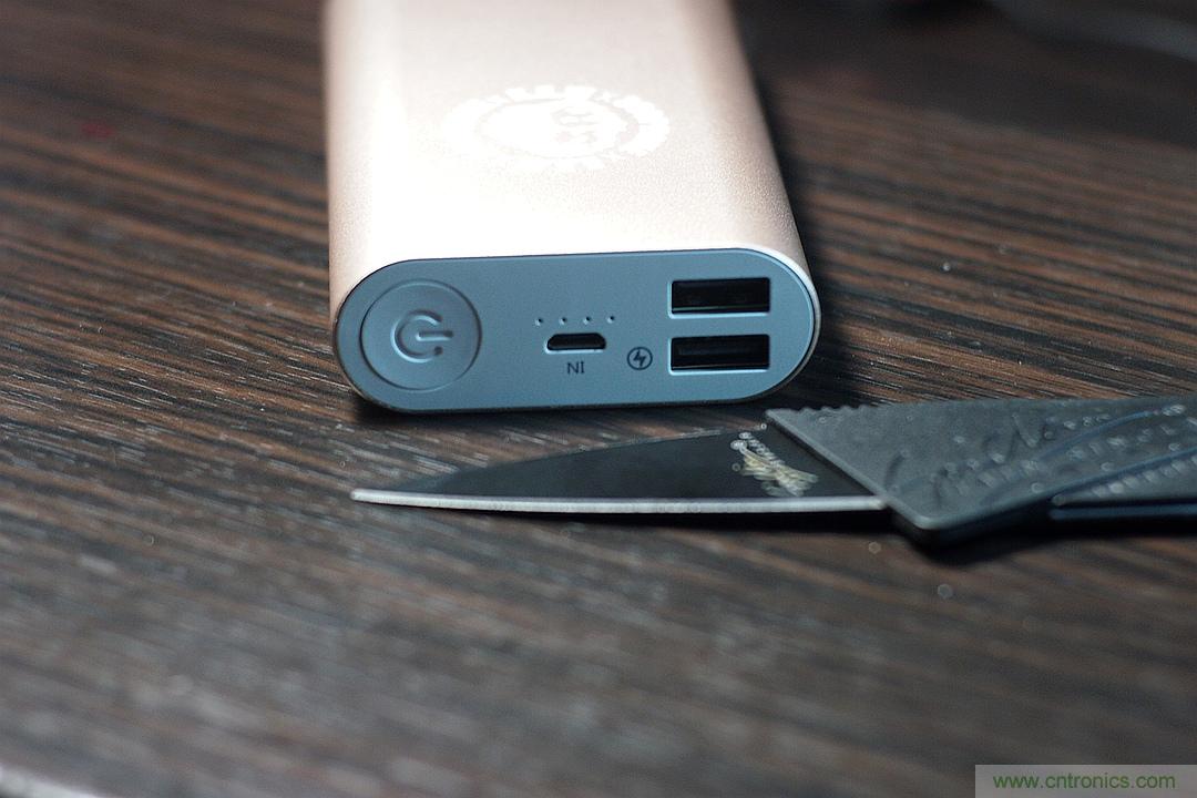 移動電源也玩雙引擎？快到你想象不到