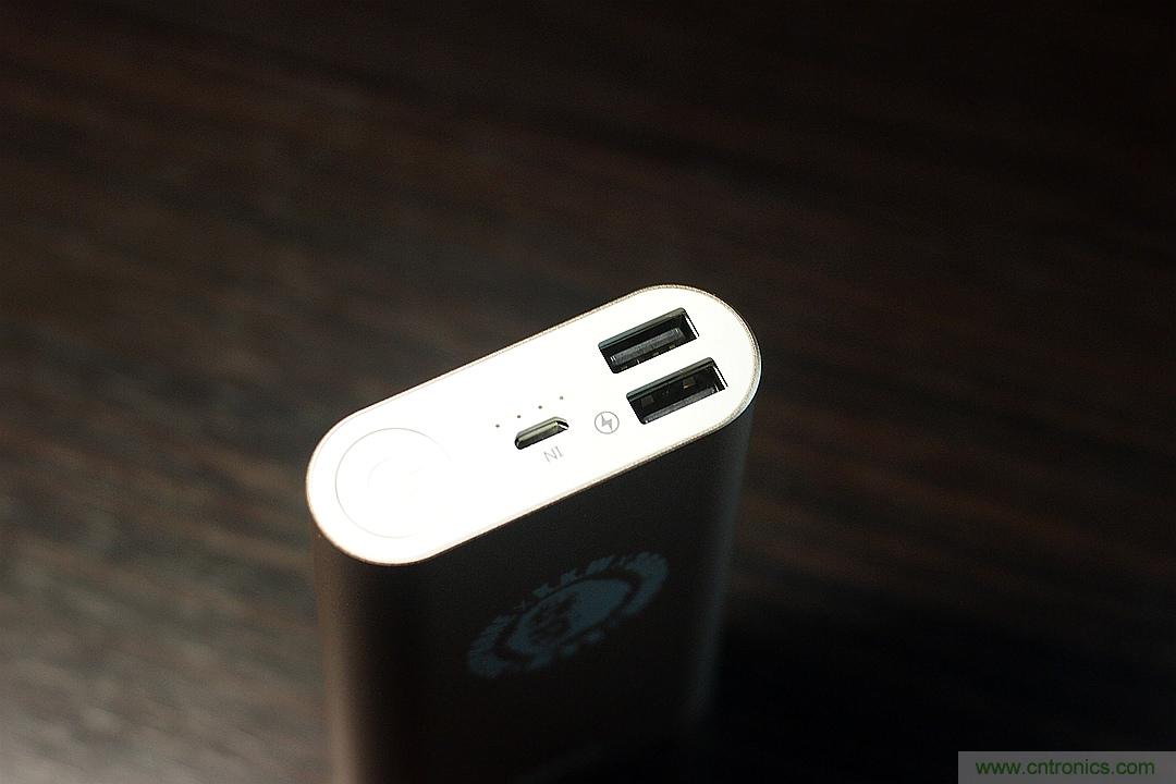 移動電源也玩雙引擎？快到你想象不到