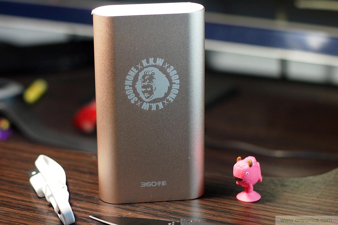 移動電源也玩雙引擎？快到你想象不到