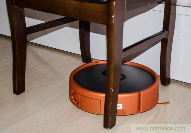 智能導(dǎo)航掃地機(jī)器人，以內(nèi)更靠譜！