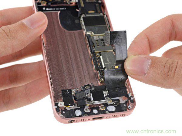 有什么地方?jīng)]有變？iPhone SE真機(jī)拆解