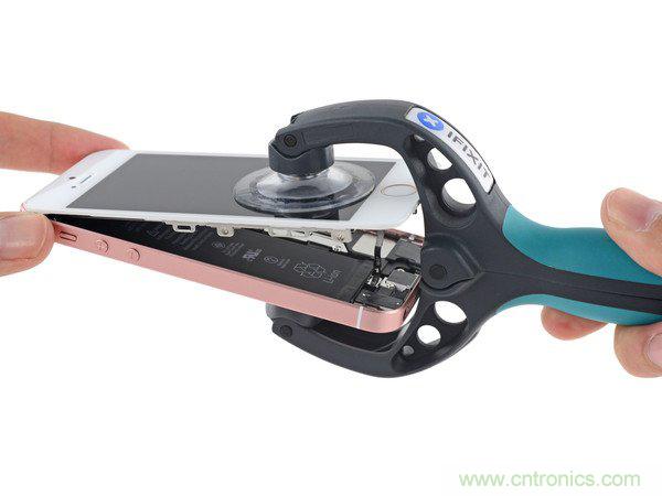 有什么地方?jīng)]有變？iPhone SE真機(jī)拆解