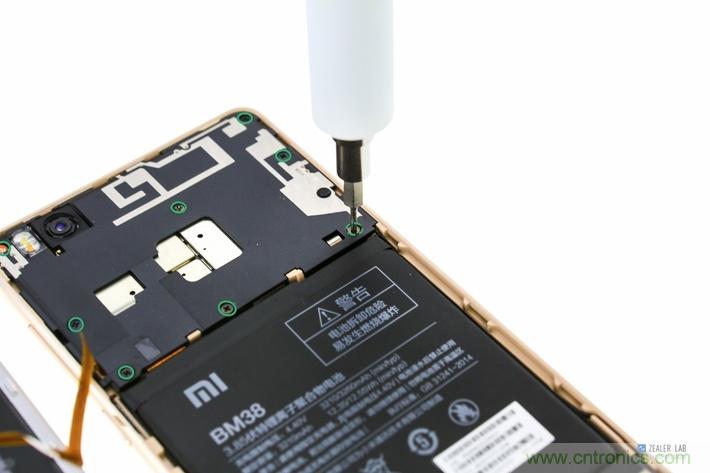 小米手機(jī)4S超詳細(xì)拆解:內(nèi)外硬件大升級(jí)