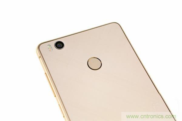 小米手機(jī)4S超詳細(xì)拆解:內(nèi)外硬件大升級(jí)