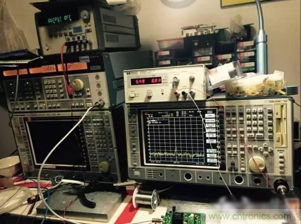 想看大牛是如何DIY射頻功放的嗎？