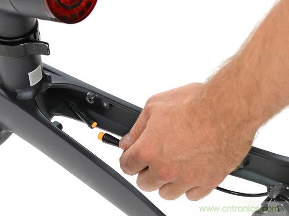 從電池到傳感器，完整拆解小米智能自行車