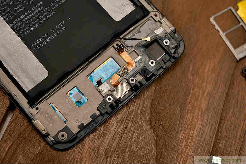 拆解魅族15 Plus：玩轉(zhuǎn)了新概念，但其工藝究竟如何？