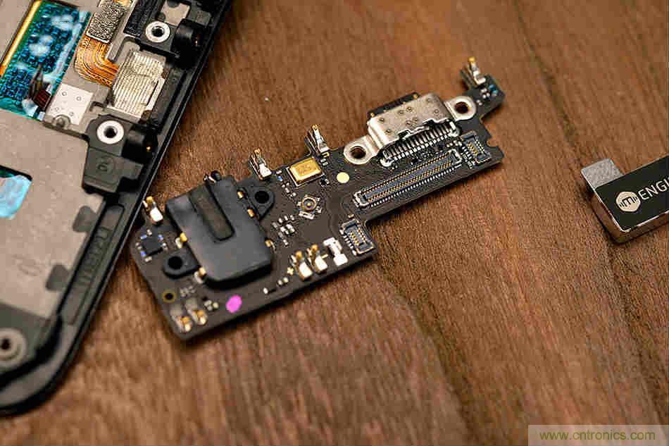 拆解魅族15 Plus：玩轉(zhuǎn)了新概念，但其工藝究竟如何？