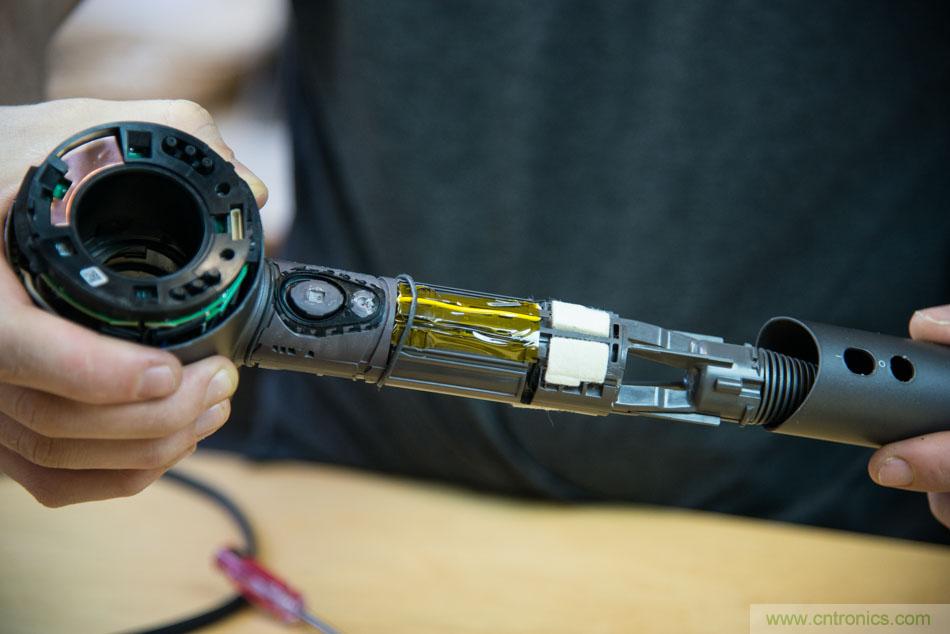 拆解戴森吹風(fēng)機(jī)：近三千元的價(jià)格貴在哪？