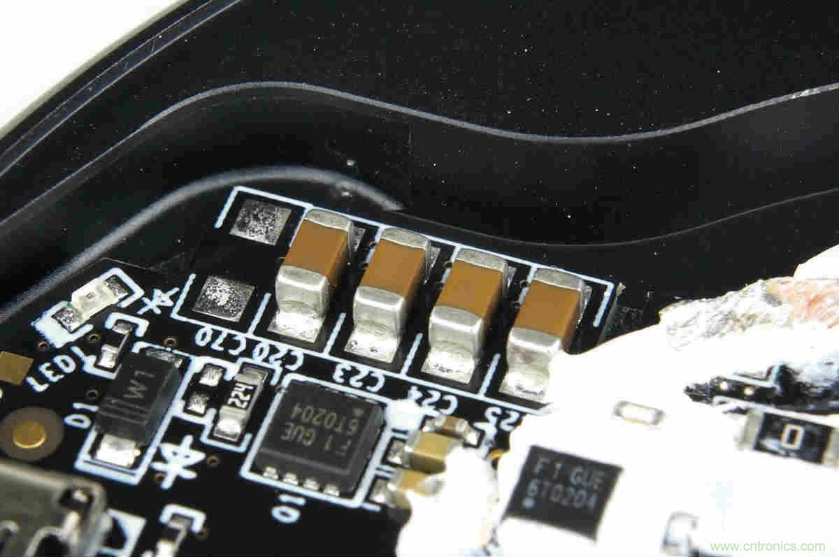 拆解對(duì)比：系出同門，小米、紫米無(wú)線充電器的差別有多大？