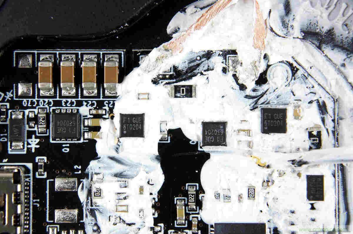 拆解對(duì)比：系出同門，小米、紫米無(wú)線充電器的差別有多大？