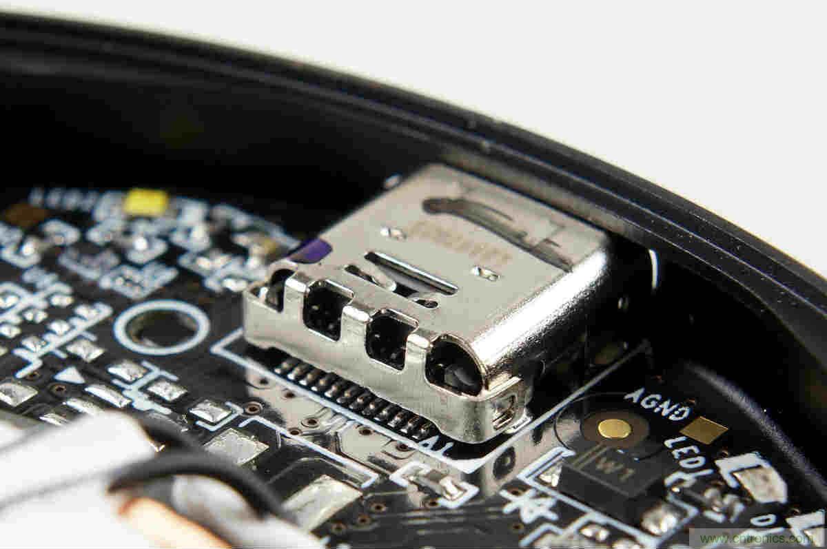 拆解對(duì)比：系出同門，小米、紫米無(wú)線充電器的差別有多大？