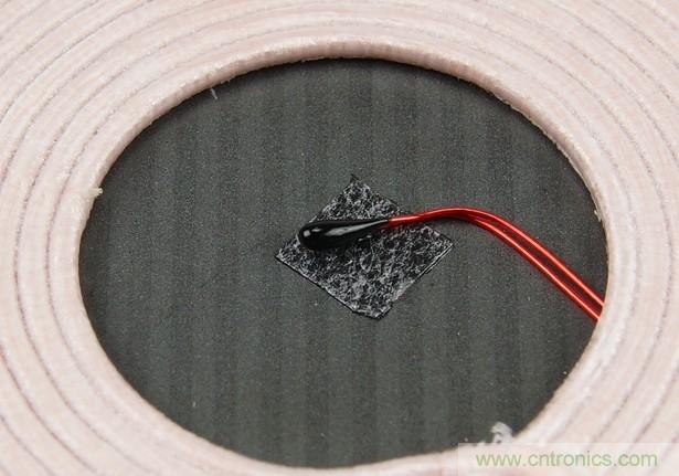 拆解對(duì)比：系出同門，小米、紫米無(wú)線充電器的差別有多大？