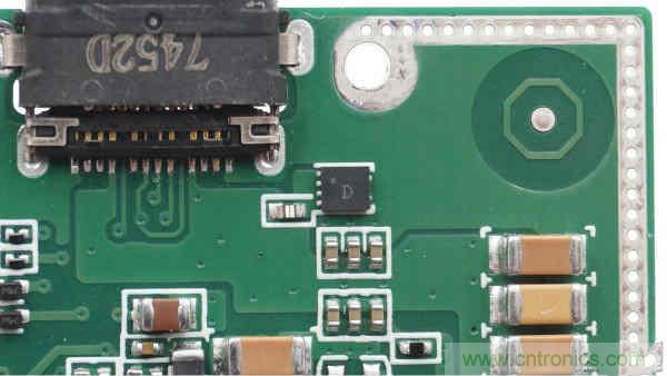 拆解華為保時(shí)捷設(shè)計(jì)快充無線充電器：憑啥能賣699？