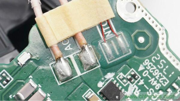 拆解華為保時(shí)捷設(shè)計(jì)快充無線充電器：憑啥能賣699？