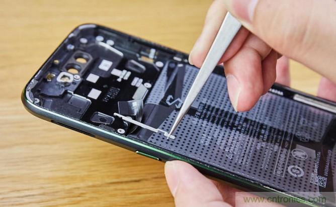 拆解黑鯊手機(jī)：多級(jí)直觸一體式液冷系統(tǒng)有什么門(mén)道？