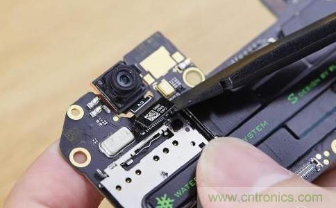 拆解黑鯊手機(jī)：多級(jí)直觸一體式液冷系統(tǒng)有什么門(mén)道？