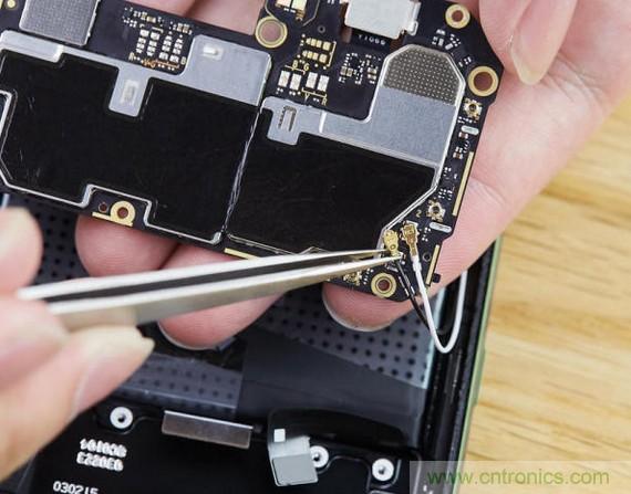 拆解黑鯊手機(jī)：多級(jí)直觸一體式液冷系統(tǒng)有什么門(mén)道？