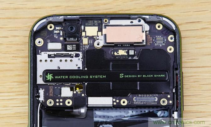 拆解黑鯊手機(jī)：多級(jí)直觸一體式液冷系統(tǒng)有什么門(mén)道？