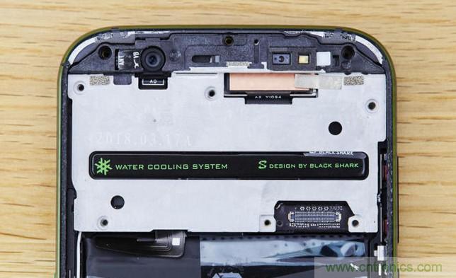 拆解黑鯊手機(jī)：多級(jí)直觸一體式液冷系統(tǒng)有什么門(mén)道？