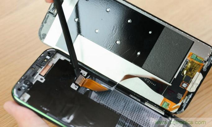 拆解黑鯊手機(jī)：多級(jí)直觸一體式液冷系統(tǒng)有什么門(mén)道？