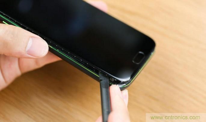 拆解黑鯊手機(jī)：多級(jí)直觸一體式液冷系統(tǒng)有什么門(mén)道？