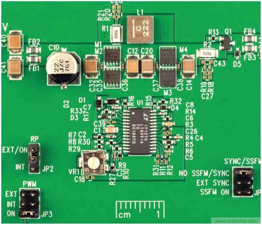 一顆芯驅(qū)動(dòng)整個(gè)車前燈組，這個(gè)控制器是怎么做到滴？