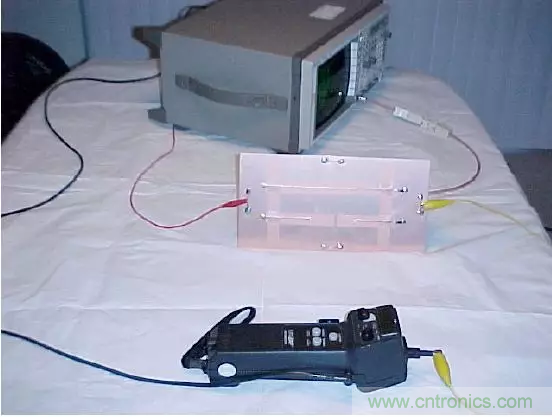 PCB割地對(duì)系統(tǒng)ESD是否有影響？