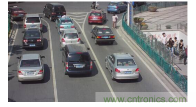 如何在車流涌動的道路上運用監(jiān)控系統(tǒng)？