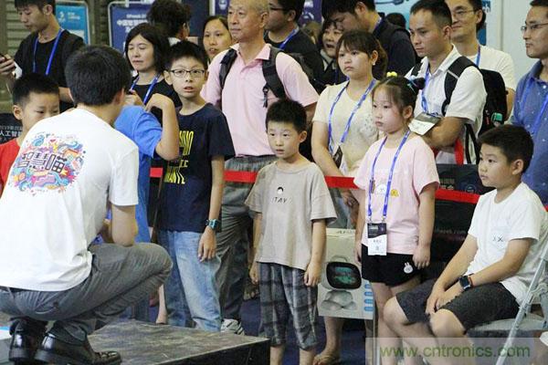 明年再見！&ldquo;WAIE 2019第四屆上海國際人工智能展覽會暨人工智能產(chǎn)業(yè)大會&rdquo;完美落幕！