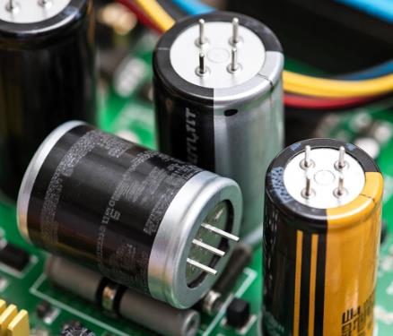 電容選型避坑手冊：參數(shù)、成本與場景化適配邏輯