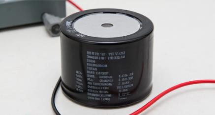 薄膜電容使用指南：從安裝到維護的七大關(guān)鍵注意事項